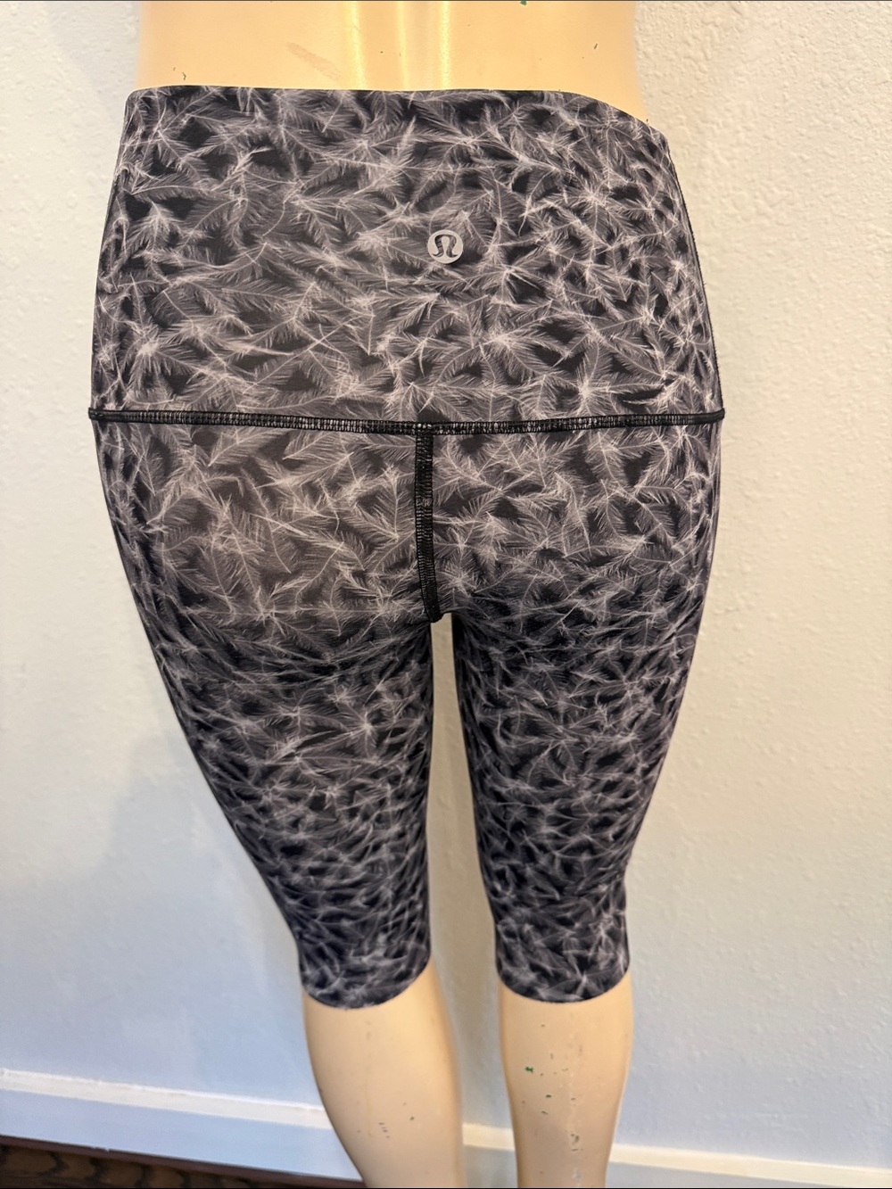 lululemon athletica wunder under high rise waist biker shorts size 2